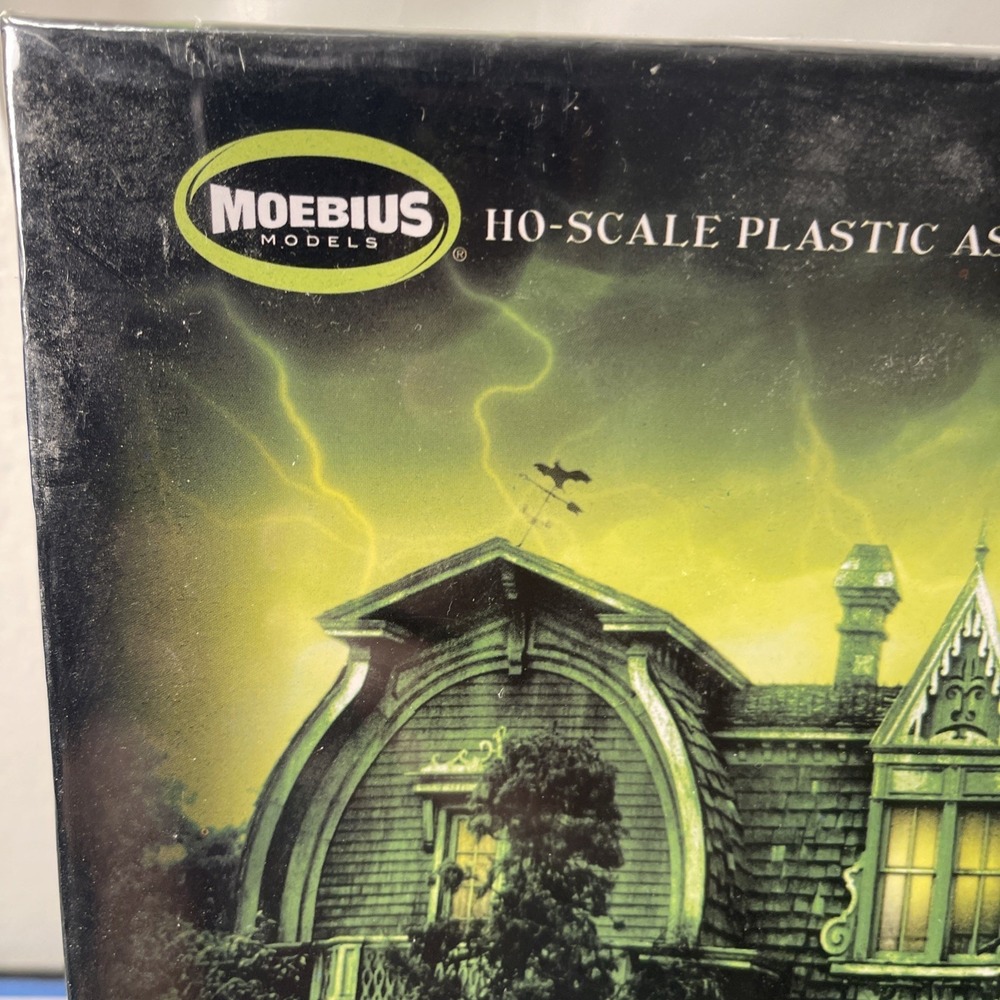 Moebius HO Scale The Munsters House at 1313 Mockingbird Lane Model Kit New - Picture 4 of 11